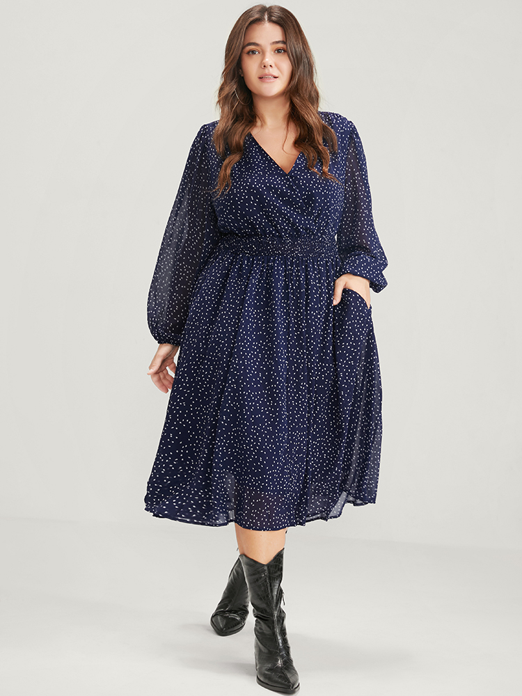 

Plus Size Polka Dot Lantern Sleeve Pocket Shirred Flutter Dress DarkBlue Women Pocket V-neck Short sleeve Curvy Midi Dress BloomChic