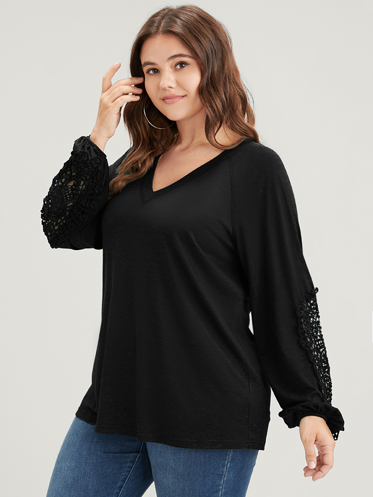 

Plus Size Solid Cut Out Eyelet Lace Long Tee Black Women Elegant Plain Plain V-neck Dailywear T-shirts BloomChic