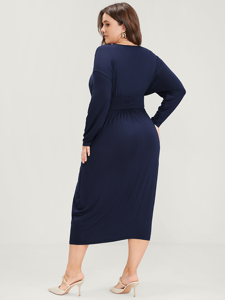 

Plus Size Plain V Neck Pocket Shirred Waist Midi Dress DarkBlue Women Elegant Pocket V-neck Long Sleeve Curvy Midi Dress BloomChic