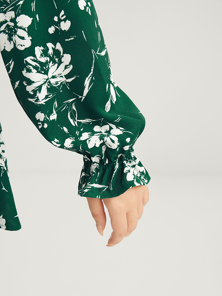 Plus Size Women Dailywear Floral Ruffles Lantern Sleeve Long Sleeve V-neck Casual Blouses BloomChic 
