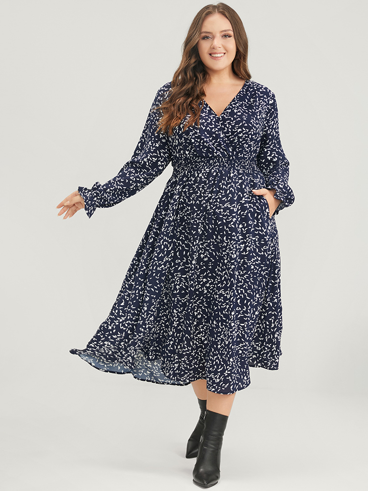 

Plus Size Plant Print Pocket Lantern Sleeve Wrap Shirred Dress Indigo Women Elegant Shirred V-neck Long Sleeve Curvy Midi Dress BloomChic