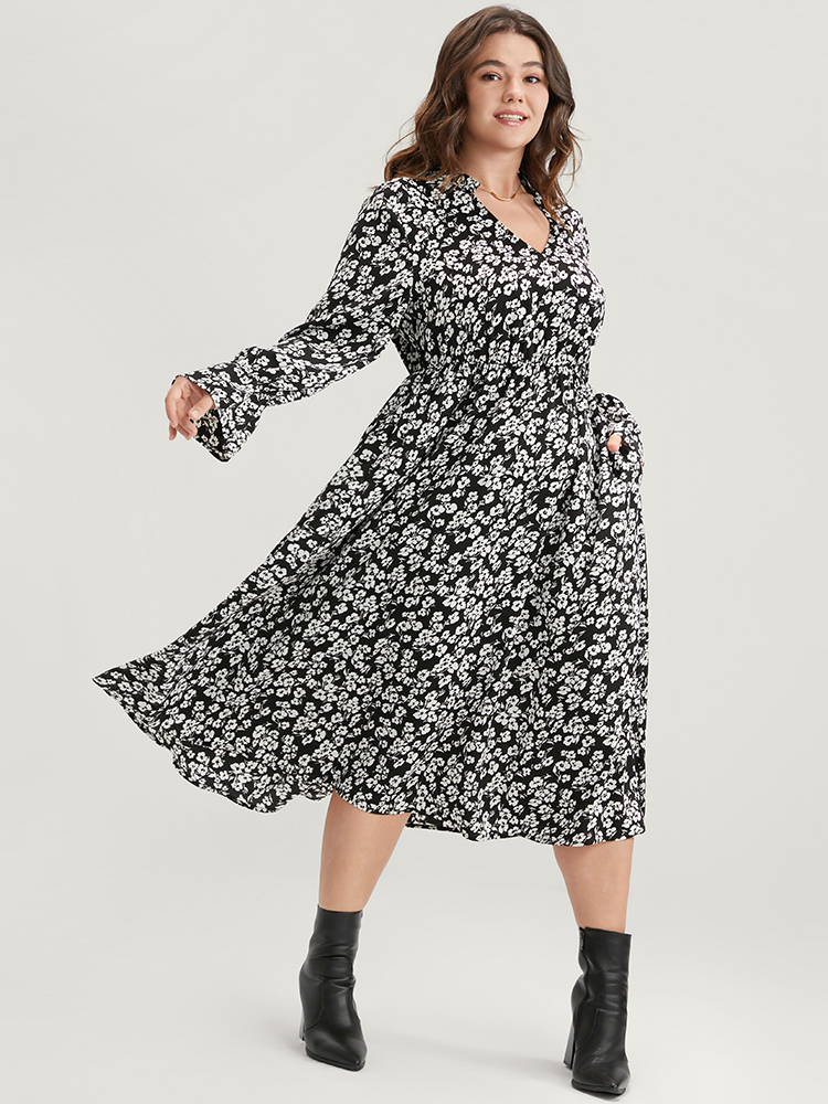 Plus Size Women Dailywear Floral Elastic Waist Lantern Sleeve Long Sleeve V-neck Pocket Casual Dresses BloomChic 