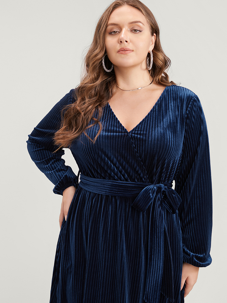 

Plus Size Striped Velvet Pocket Lantern Sleeve Belted Wrap Dress DarkBlue Women Glamour Pocket V-neck Long Sleeve Curvy Midi Dress BloomChic