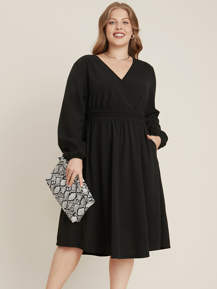 

Plus Size Solid Surplice Neck Pocket Pleated Flutter Dress Black Women Office Plain V-neck Long Sleeve Curvy Midi Dress BloomChic