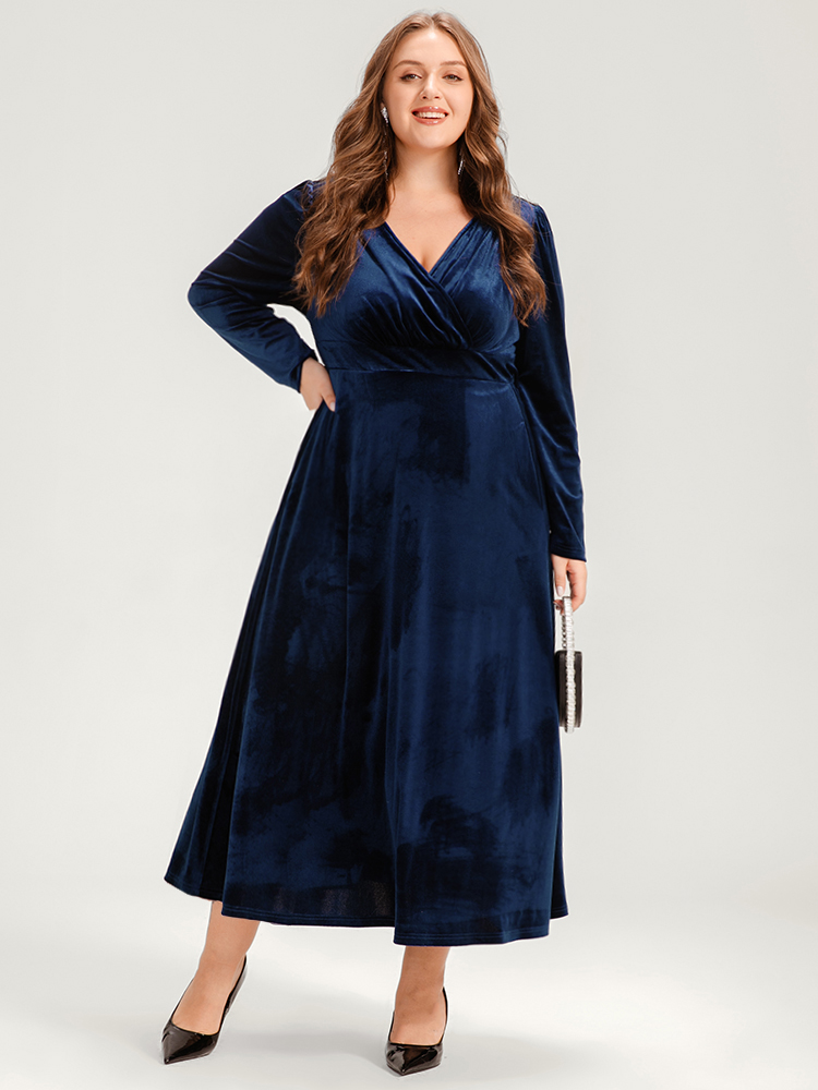 

Plus Size Solid Pocket Surplice Neck Velvet Maxi Dress DarkBlue Women Party Pocket V-neck Long Sleeve Curvy Long Dress BloomChic