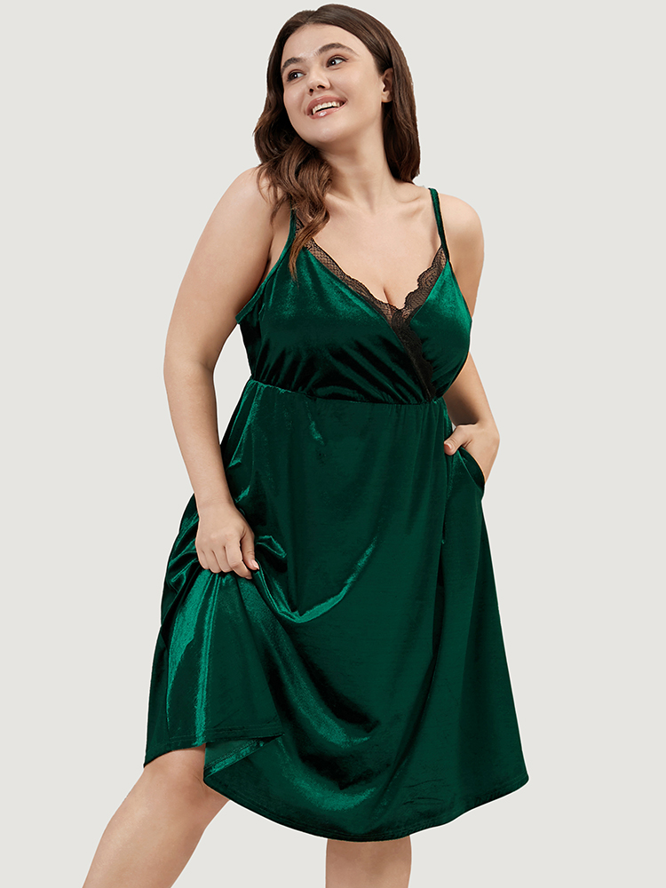 Plus Size Solid Lace Trim Pocket Velvet Spaghetti Strap Dress Women DarkGreen Elegant Plain Elastic Waist Spaghetti Strap Pocket Loungewear BloomChic 10/M 