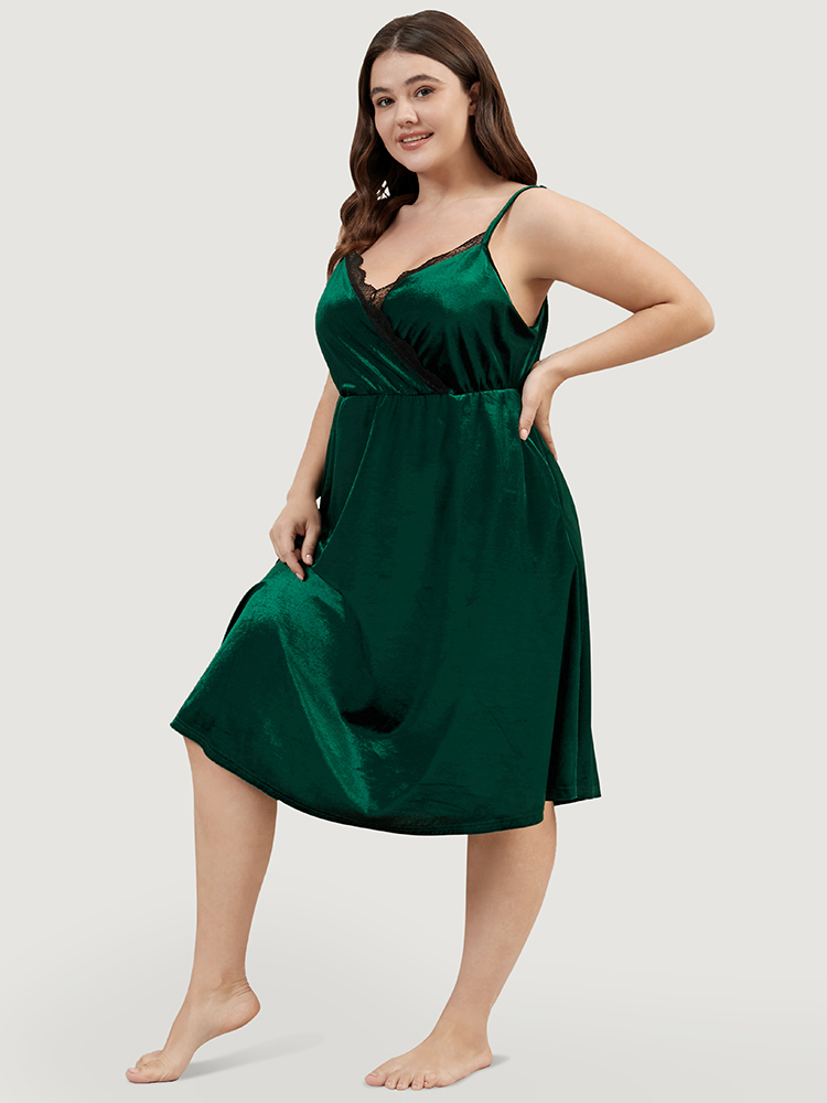 Plus Size Solid Lace Trim Pocket Velvet Spaghetti Strap Dress Women DarkGreen Elegant Plain Elastic Waist Spaghetti Strap Pocket Loungewear BloomChic 10/M 