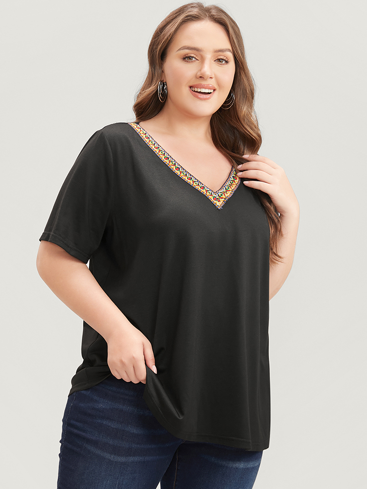 Plus Size Solid Contrast Webbing V Neck T-shirt Black Women Vacation Plain V-neck Dailywear T-shirts BloomChic 18-20/2X 