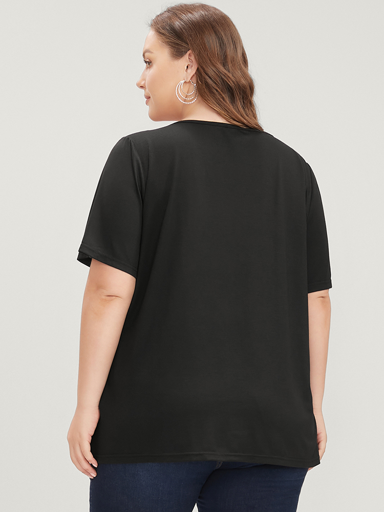 Plus Size Solid Contrast Webbing V Neck T-shirt Black Women Vacation Plain V-neck Dailywear T-shirts BloomChic 18-20/2X 