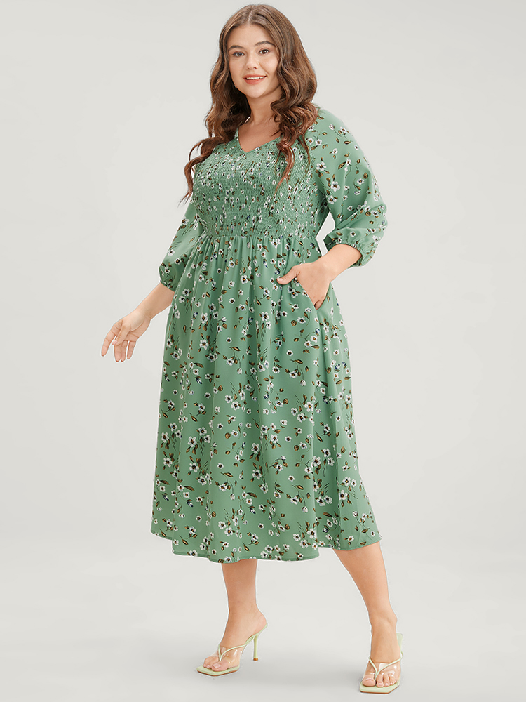 

Plus Size Ditsy Floral V Neck Pocket Lantern Sleeve Shirred Flutter Dress Mint Women Elegant Elastic Waist V-neck Elbow-length sleeve Curvy Midi Dress BloomChic