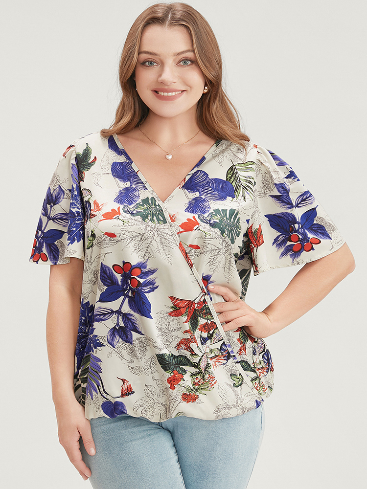 

Plus Size Beige Plant & Floral Ruffle Sleeve Surplice Neck Blouse Women Vacation Short sleeve V-neck Dailywear Blouses BloomChic