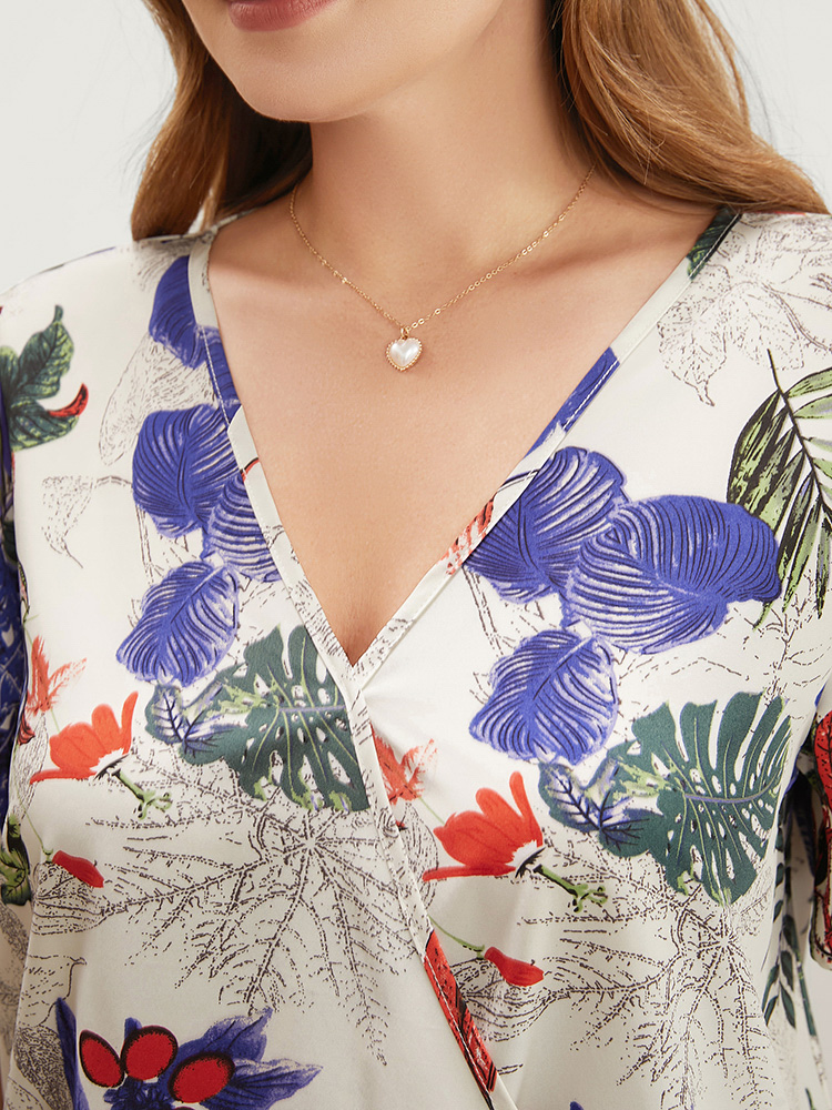 Plus Size Women Dailywear Plants Elastic Waist Ruffle Sleeve Short sleeve V-neck Vacation Blouses BloomChic 