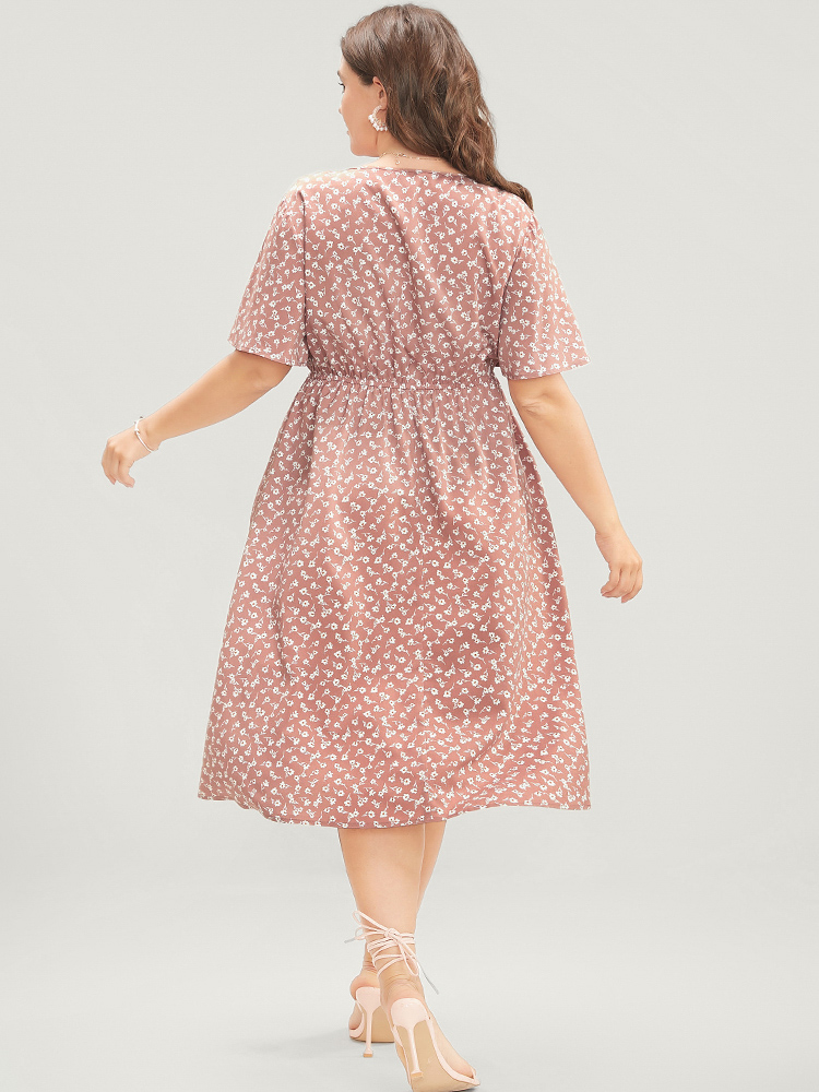 

Plus Size Ditsy Floral Ruffles Pocket Elastic Waist V Neck Midi Dress DustyPink Women Elegant Elastic Waist V-neck Short sleeve Curvy Midi Dress BloomChic