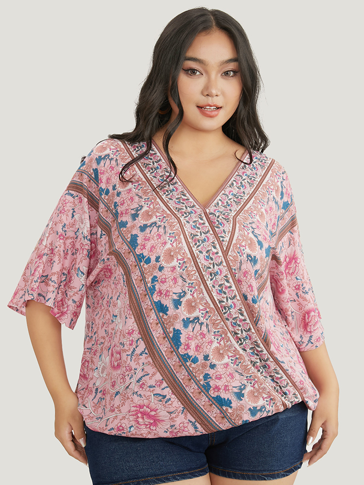 

Plus Size Pink Floral Print Surplice Neck Blouse Women Vacation Half Sleeve V-neck Dailywear Blouses BloomChic