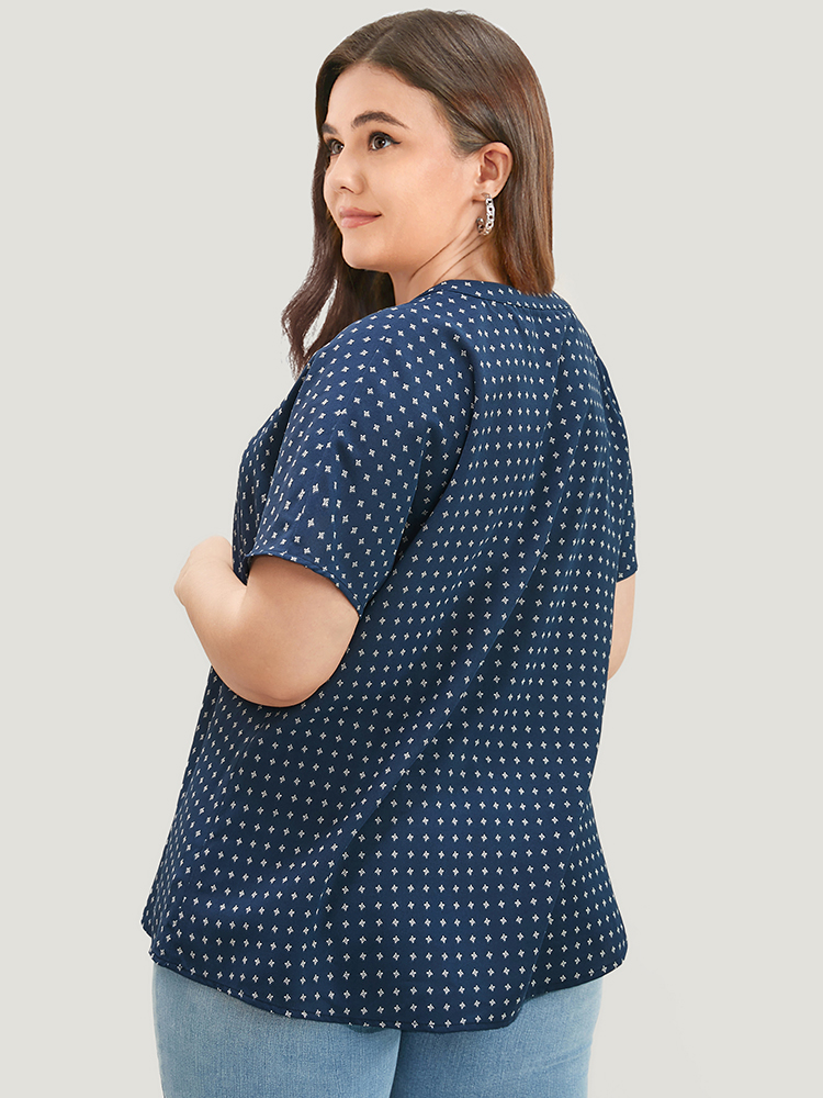 Plus Size Indigo Graphic Print Notched Neck Button Up Blouse Women Office Short sleeve Notched collar Dailywear Blouses BloomChic 26/4X 