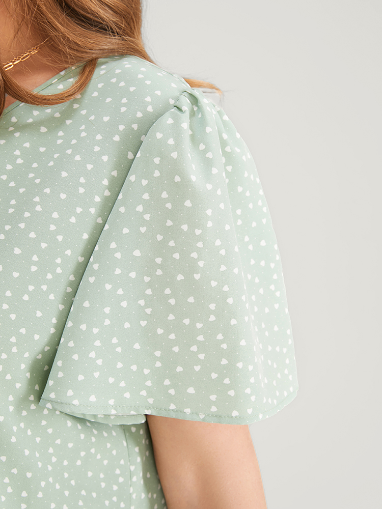 

Plus Size Mint Heart Print Ruffle Sleeve Asymmetrical Hem Blouse Women Elegant Short sleeve V-neck Dailywear Blouses BloomChic