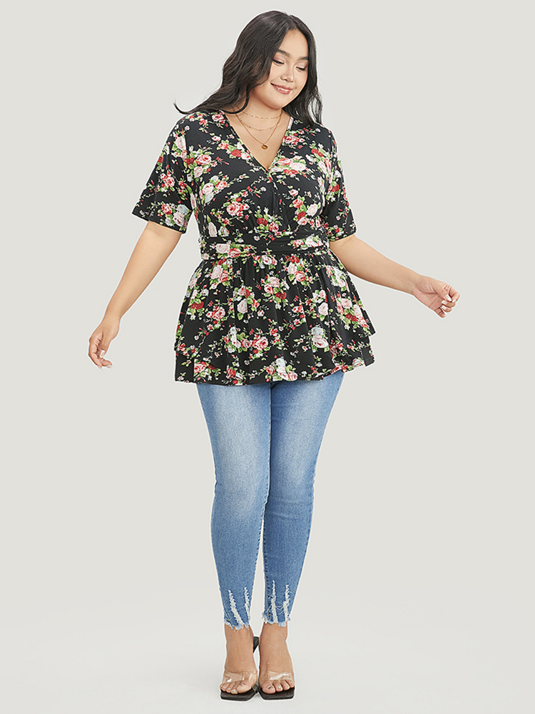 

Plus Size Floral Printed Wrap Gathered Ruffles Hem T-shirt Black V-neck Short sleeve Elegant Jersey Tops