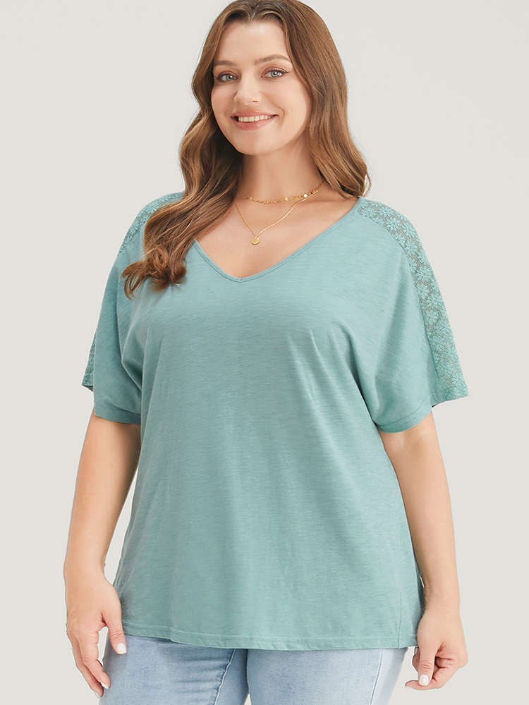 

Plus Size Solid Dolman Sleeve Contrast Lace Shoulder T-shirt Mint Women Elegant Lace Plain V-neck Dailywear T-shirts BloomChic