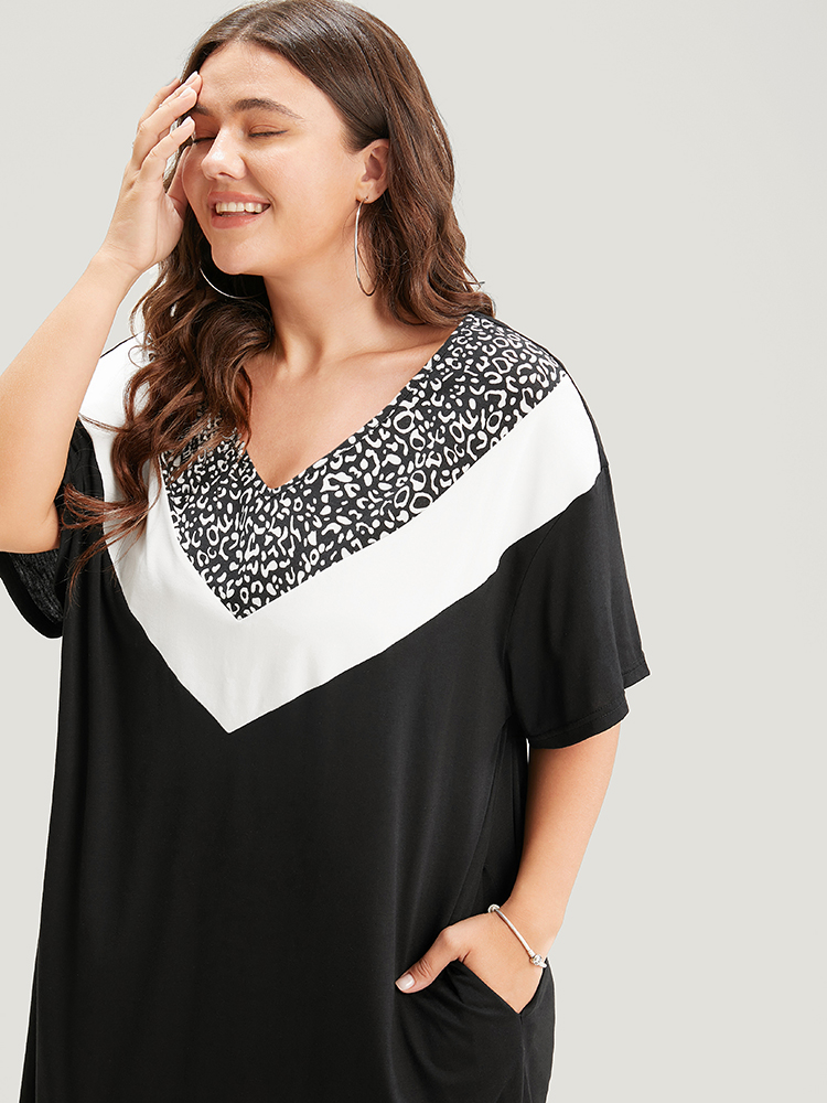 

Plus Size Leopard Contrast Pocket Arc Hem Dress Black Women Casual Contrast V-neck Short sleeve Curvy Knee Dress BloomChic