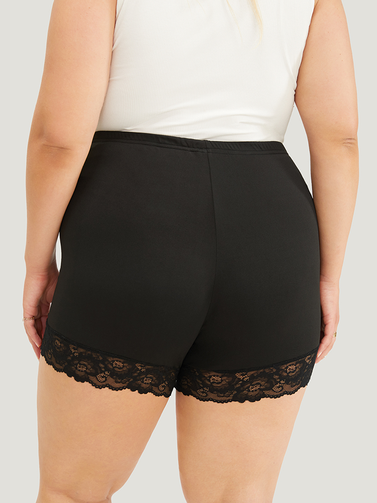 

Plus Size Plain Lace Trim Elastic Waist Shorts Women Black Elegant High stretch Skinny Mid Rise Dailywear Leggings BloomChic