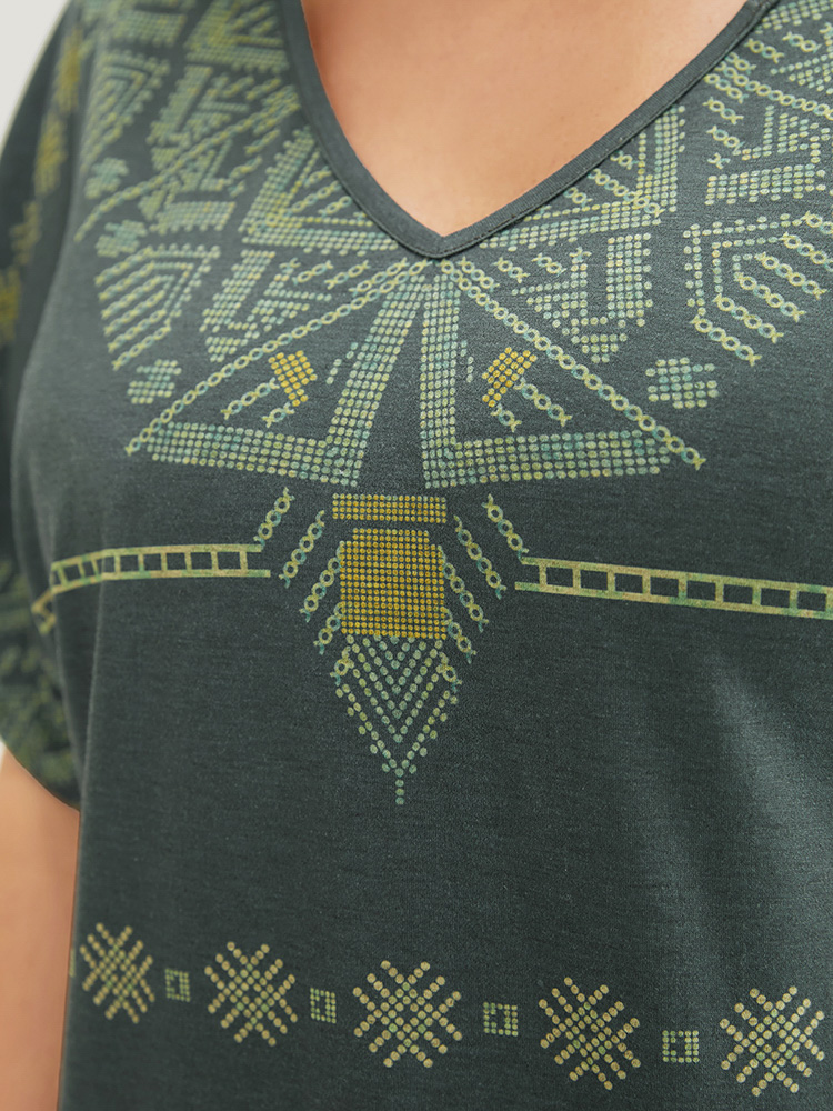 

Plus Size Geometric Print Dolman Sleeve V Neck T-shirt ArmyGreen Women Casual Geometric V-neck Dailywear T-shirts BloomChic
