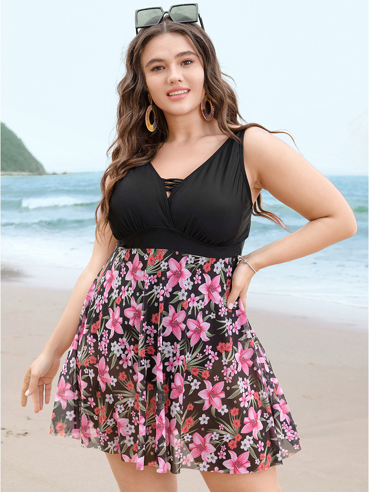 

Plus Size Floral Mesh Hem Crisscross Front Wrap Swim Dress Women's Swimwear BlackFlower Bodycon V-neck High stretch Curve Swim Dresses BloomChic