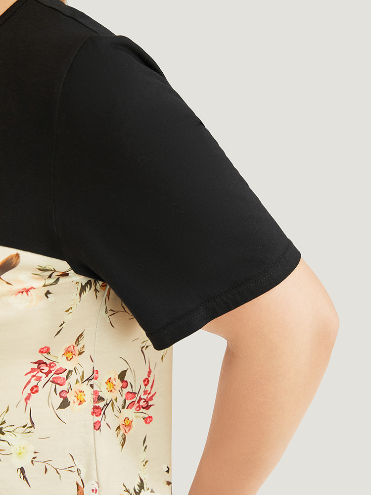 Plus Size Women Dailywear Floral Regular Sleeve Short sleeve V-neck Elegant T-shirts BloomChic 