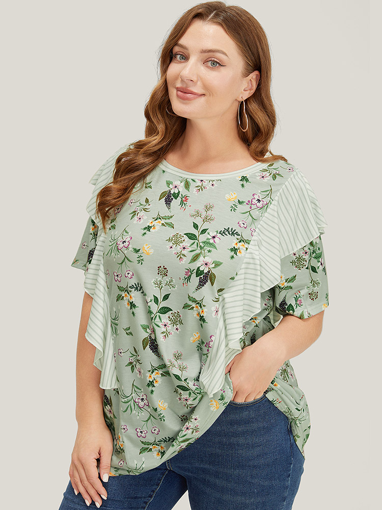 Plus Size Women Dailywear Striped Regular Sleeve Short sleeve Round Neck Elegant T-shirts BloomChic 