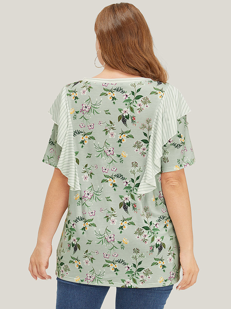 Plus Size Women Dailywear Striped Regular Sleeve Short sleeve Round Neck Elegant T-shirts BloomChic 