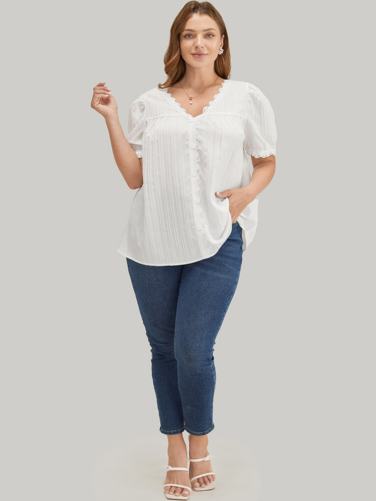 

Plus Size White Solid Lace Button Detail Puff Sleeve Blouse Women Vacation Short sleeve V-neck Dailywear Blouses BloomChic