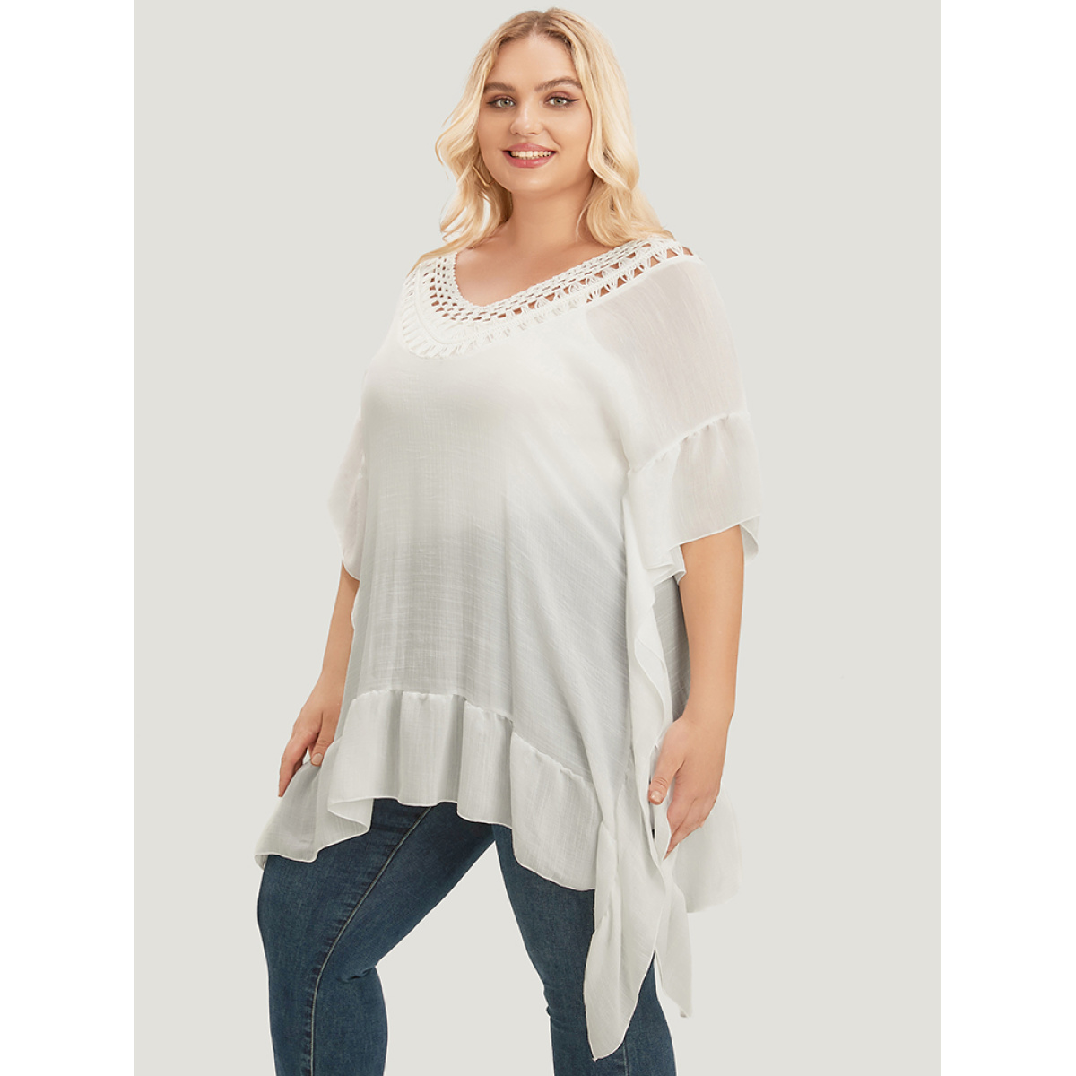 

Plus Size Solid Ruffle Trim Dolman Sleeve Lace Asymmetrical Hem Knit Top White Women Elegant Short sleeve V-neck Dailywear Pullovers BloomChic