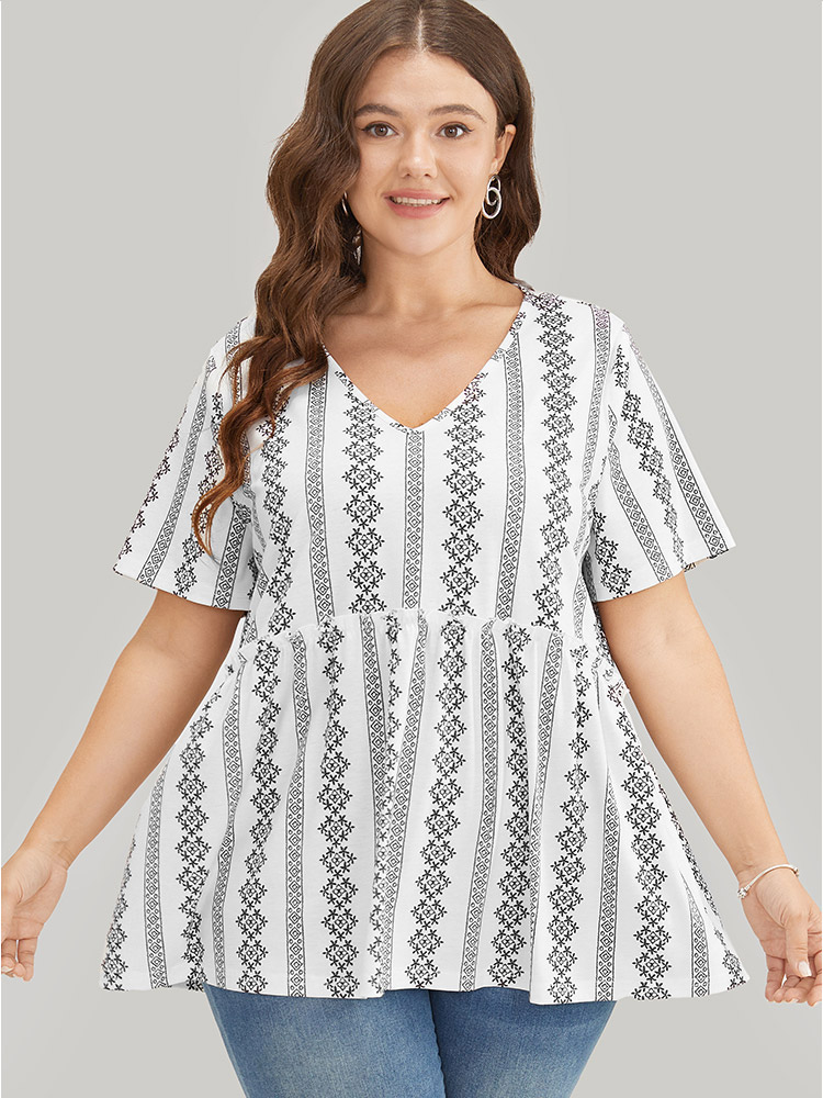 

Plus Size Floral & Striped Frill Trim Ruffle Hem T-shirt White V-neck Short sleeve Vacation Jersey Tops