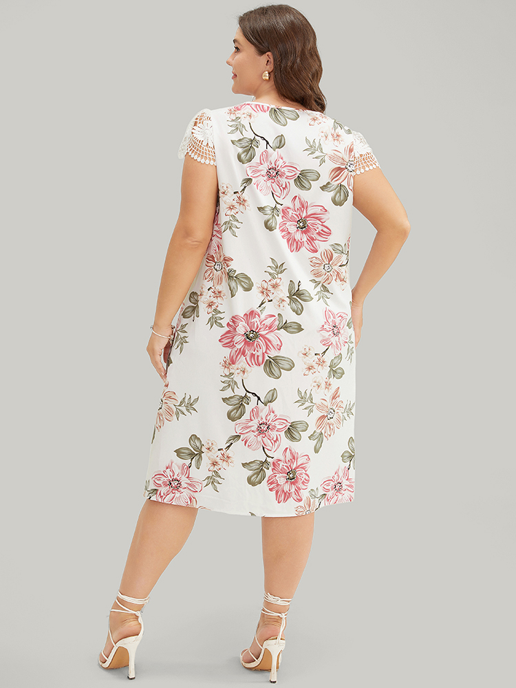 Plus Size Floral Pocket Keyhole Lace Cap Sleeve Flutter Dress Multicolor Women Elegant Printed Keyhole Cut-Out Cap Sleeve Curvy Knee Dress BloomChic 14-16/1X 