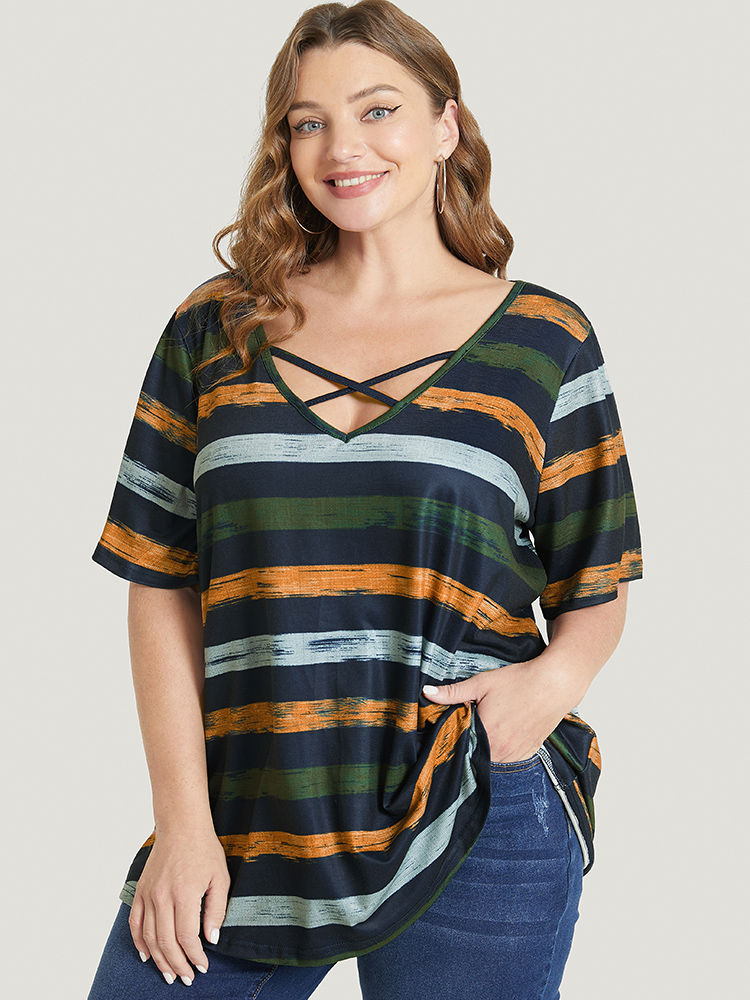 

Plus Size Striped Contrast Crisscross Neck T-shirt Moss Women Casual Striped V-neck Dailywear T-shirts BloomChic