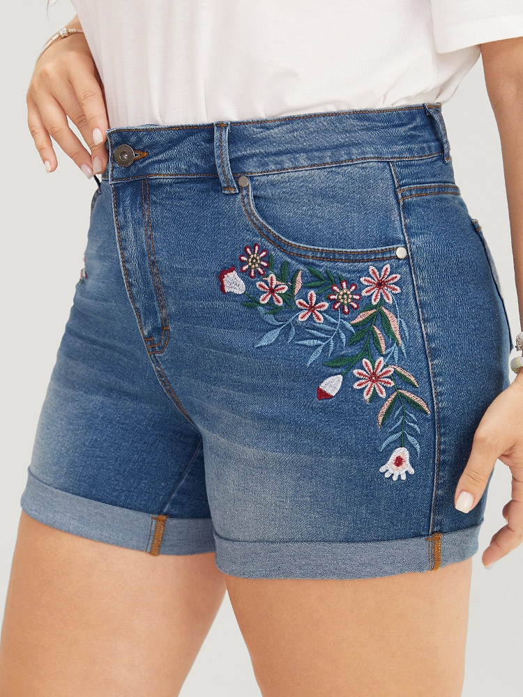 

Plus Size Slightly Stretchy Light Wash Floral Embroidered Roll Hem Denim Shorts Women LightBlue Casual Ditsy Floral Embroidered Low stretch Patch pocket Jeans BloomChic