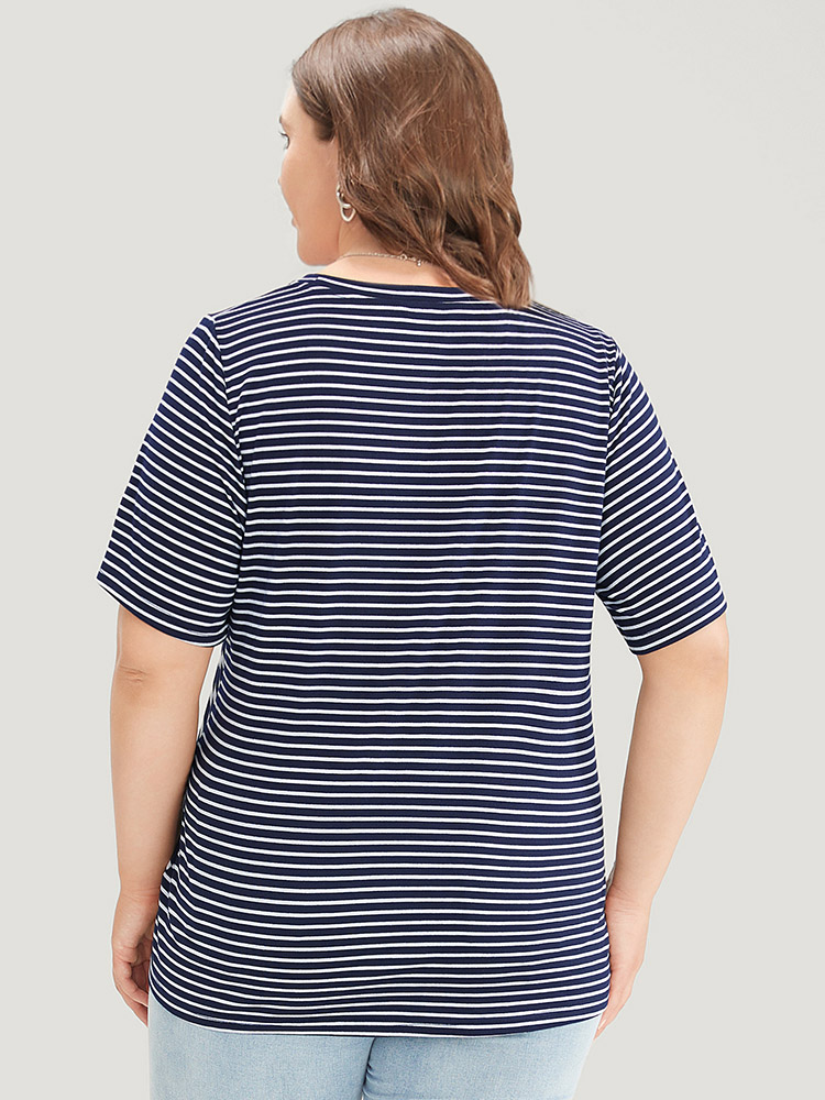 

Plus Size Striped Print Crew Neck Pocket T-shirt Navy Women Casual Striped Round Neck Dailywear T-shirts BloomChic