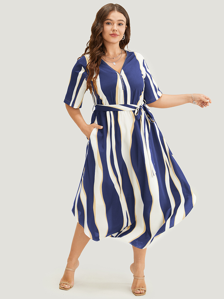 

Plus Size Geometric Contrast Pocket Ruffle Belt Half Zipper Arc Hem Dress Navy Women Office Lined V-neck Short sleeve Curvy Midi Dress BloomChic