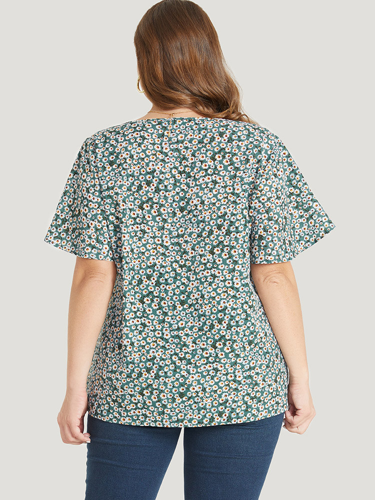 Plus Size Women Dailywear Ditsy Floral Ruffle Sleeve Short sleeve V-neck Elegant Blouses BloomChic 