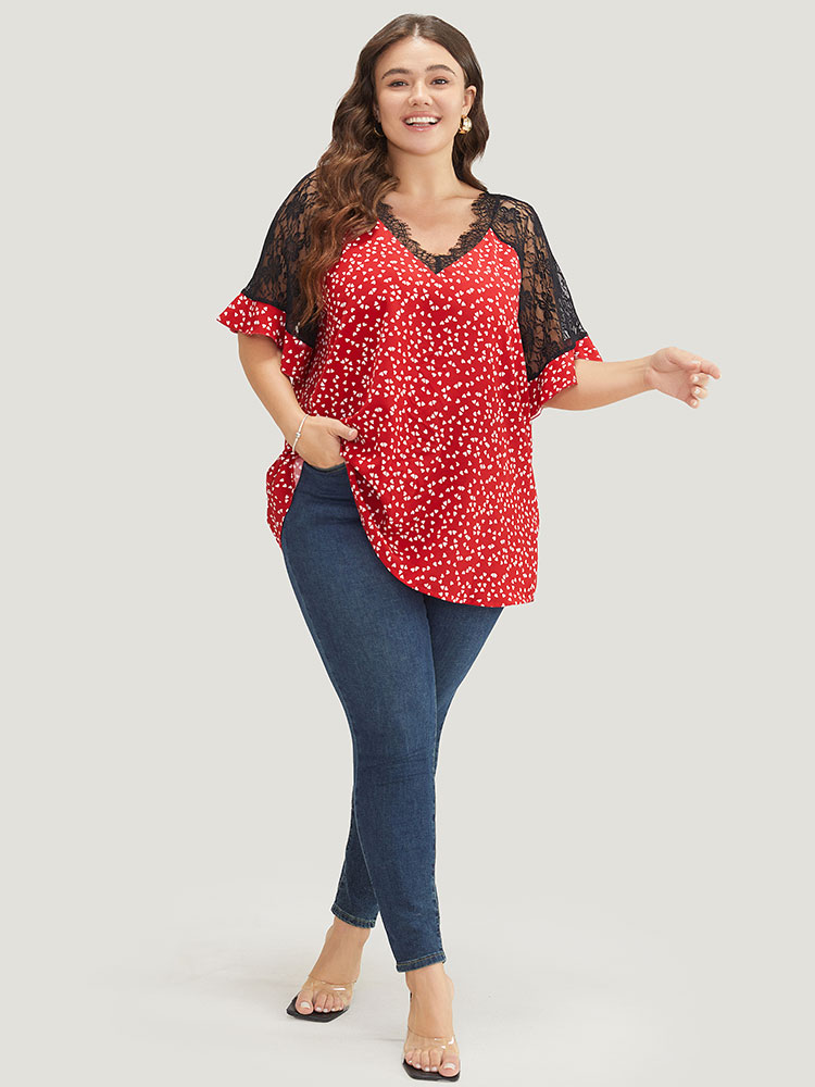 Plus Size Women Dailywear Heart Print Contrast Raglan sleeve Half Sleeve V-neck Elegant Blouses BloomChic 