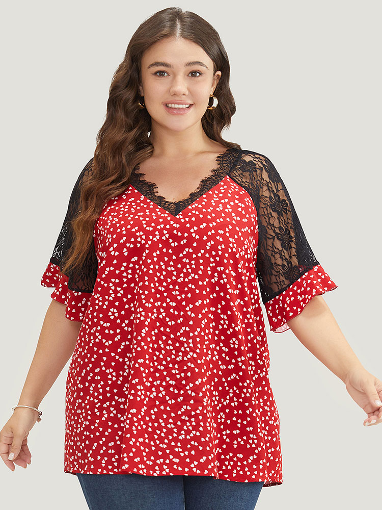 Plus Size Women Dailywear Heart Print Contrast Raglan sleeve Half Sleeve V-neck Elegant Blouses BloomChic 