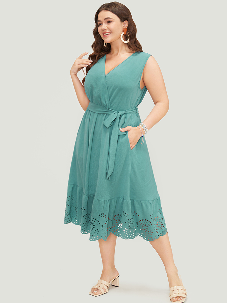 Plus Size Women Dailywear Plain Cross straps Sleeveless Sleeveless V-neck Pocket Belt Elegant Dresses BloomChic 