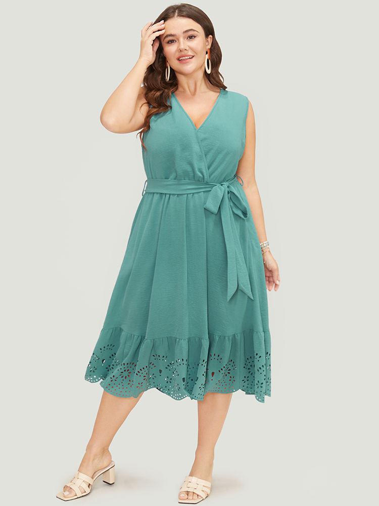 Plus Size Women Dailywear Plain Cross straps Sleeveless Sleeveless V-neck Pocket Belt Elegant Dresses BloomChic 