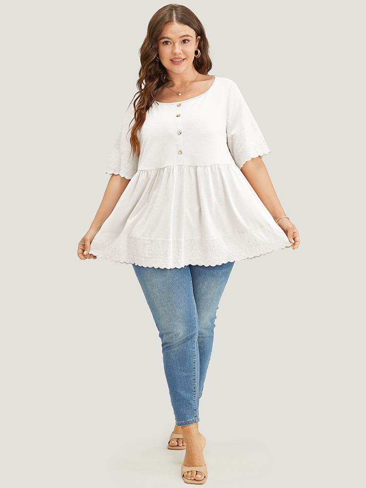 

Plus Size Solid Button Up Lace Scalloped Trim T-shirt Ivory Women Elegant Plain Round Neck Dailywear T-shirts BloomChic