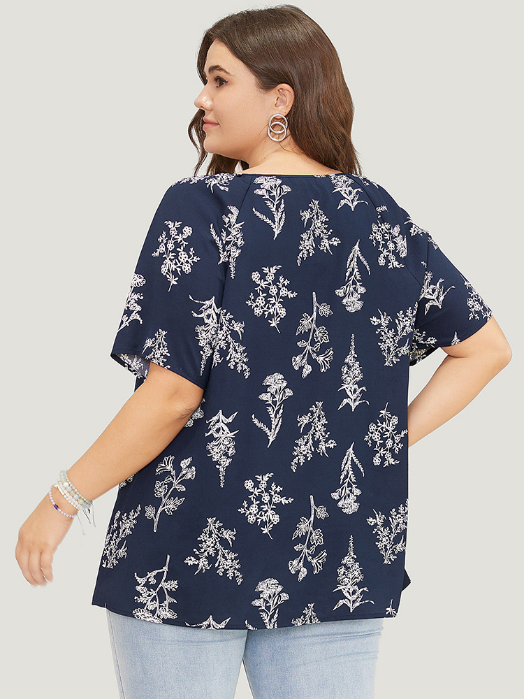 Plus Size Women Dailywear Silhouette Floral Print Tassels Regular Sleeve Short sleeve Tie Neck Elegant Blouses BloomChic 