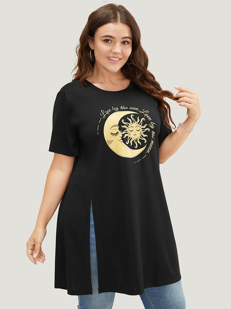 

Plus Size Moon & Letter Print Split Hem T-shirt Black Round Neck Short sleeve Casual Jersey Tops