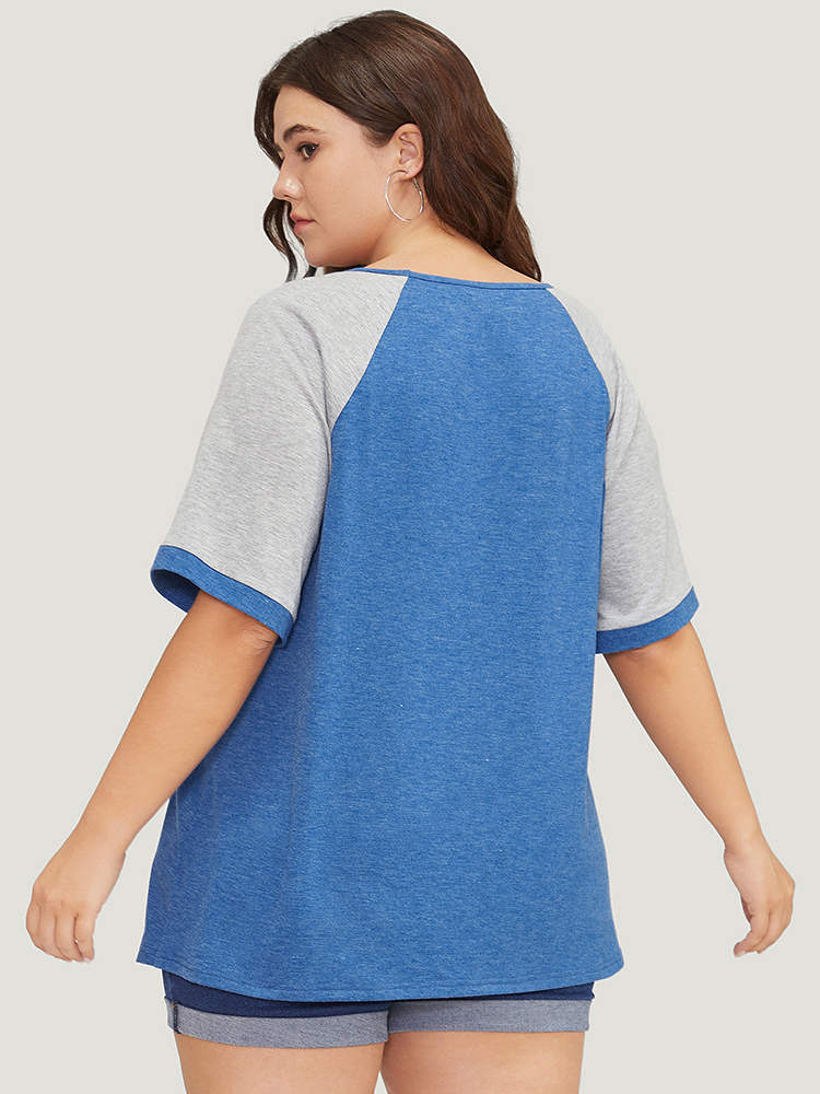 Plus Size Women Dailywear Colorblock Contrast Raglan sleeve Short sleeve V-neck Casual T-shirts BloomChic 