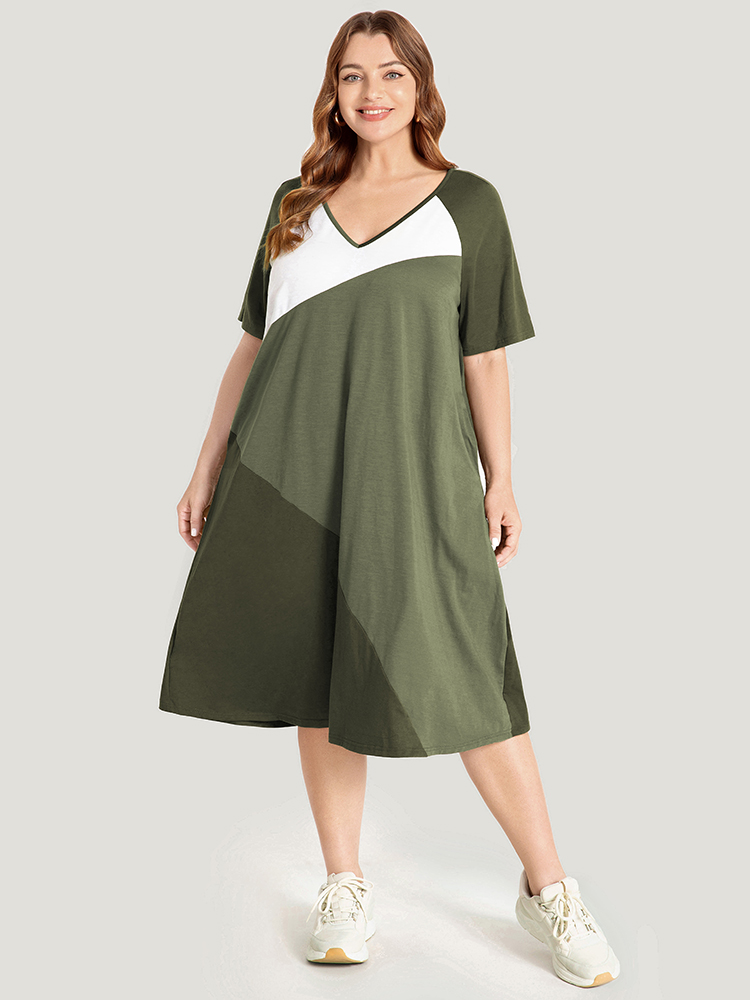 Plus Size Women Dailywear Colorblock Contrast Raglan sleeve Short sleeve V-neck Pocket Casual Dresses BloomChic 