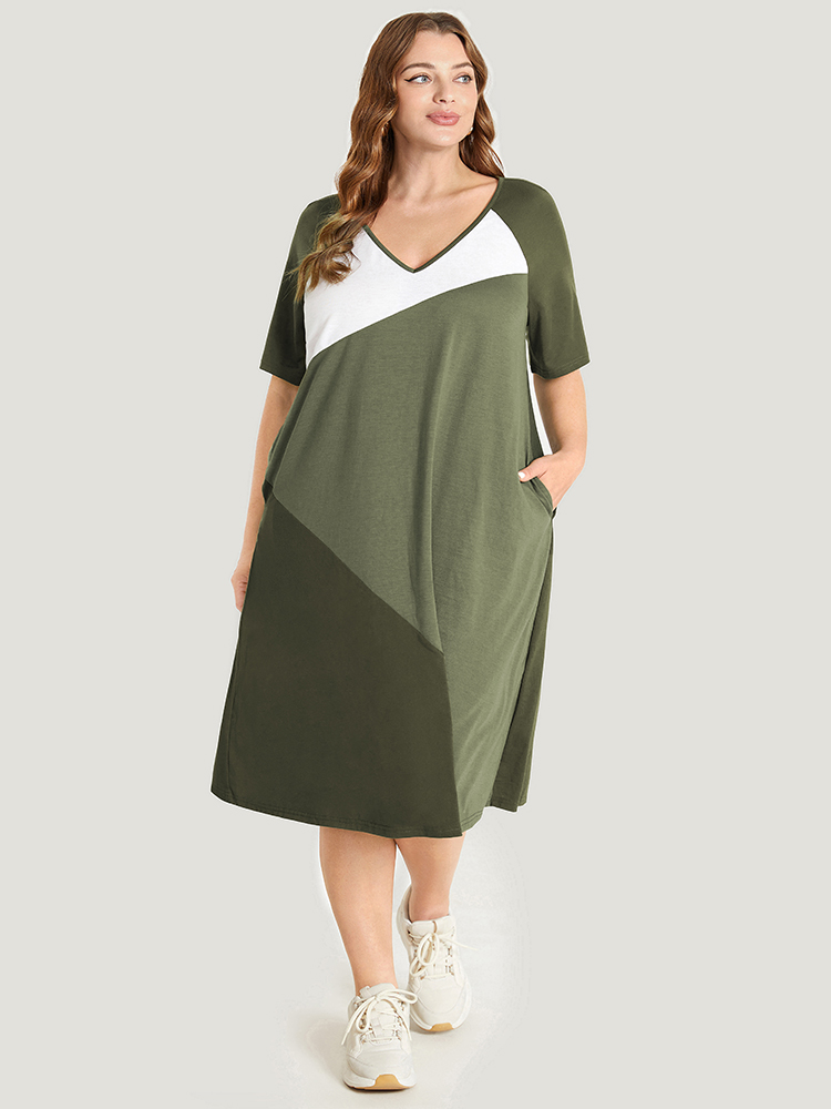 

Plus Size Colorblock Contrast Pocket Raglan Sleeve Dress ArmyGreen Women Casual Contrast V-neck Short sleeve Curvy Knee Dress BloomChic