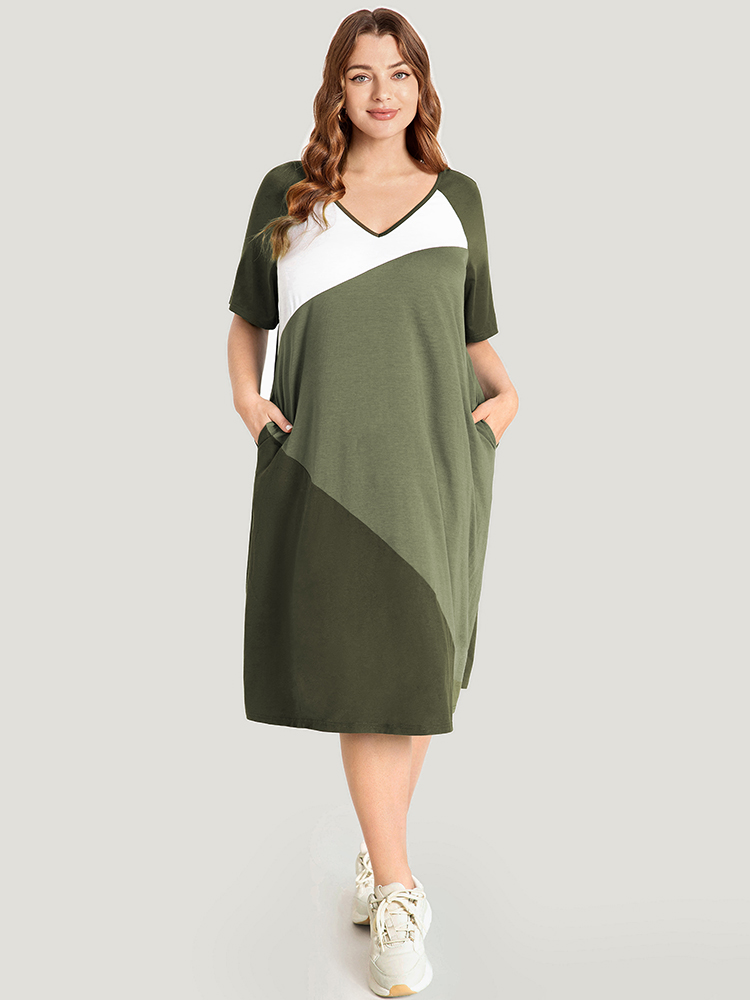 Plus Size Women Dailywear Colorblock Contrast Raglan sleeve Short sleeve V-neck Pocket Casual Dresses BloomChic 