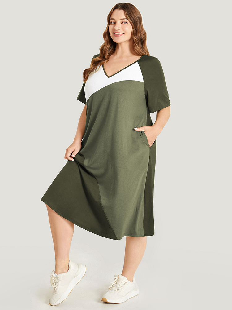Plus Size Women Dailywear Colorblock Contrast Raglan sleeve Short sleeve V-neck Pocket Casual Dresses BloomChic 
